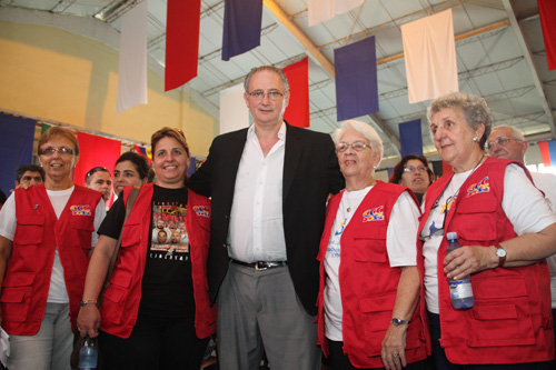 Senador Argentino en VIII Coloquio junto a familiares de los 5